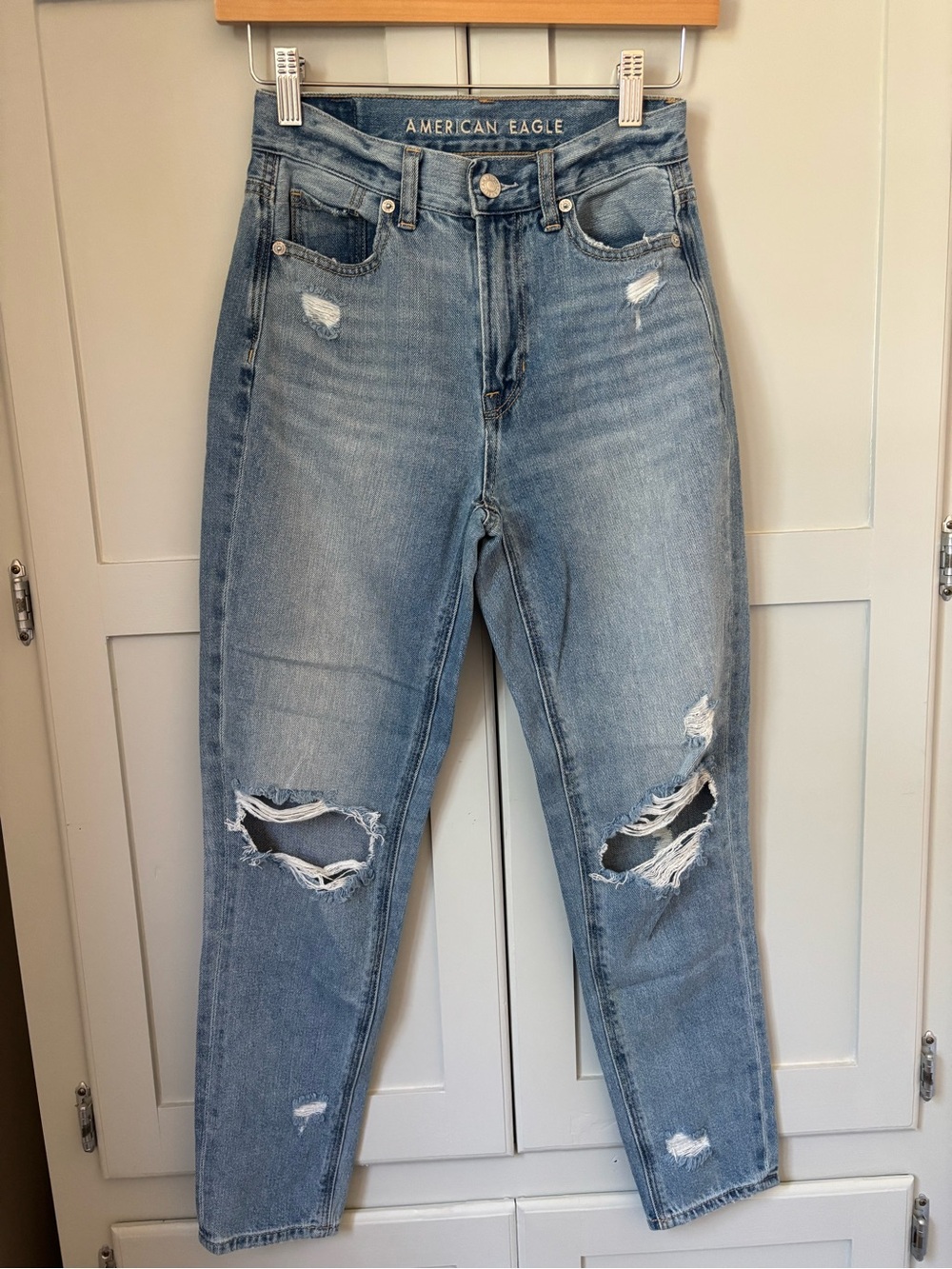 American Eagle Outfitters Light Blue Distressed Mom Jeans Size: 000 Short